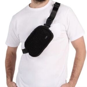 Lolë CP NWOT Unisex Teddy Bear Fleece Bumbag Fanny Pack Crossbody Bag Cozy